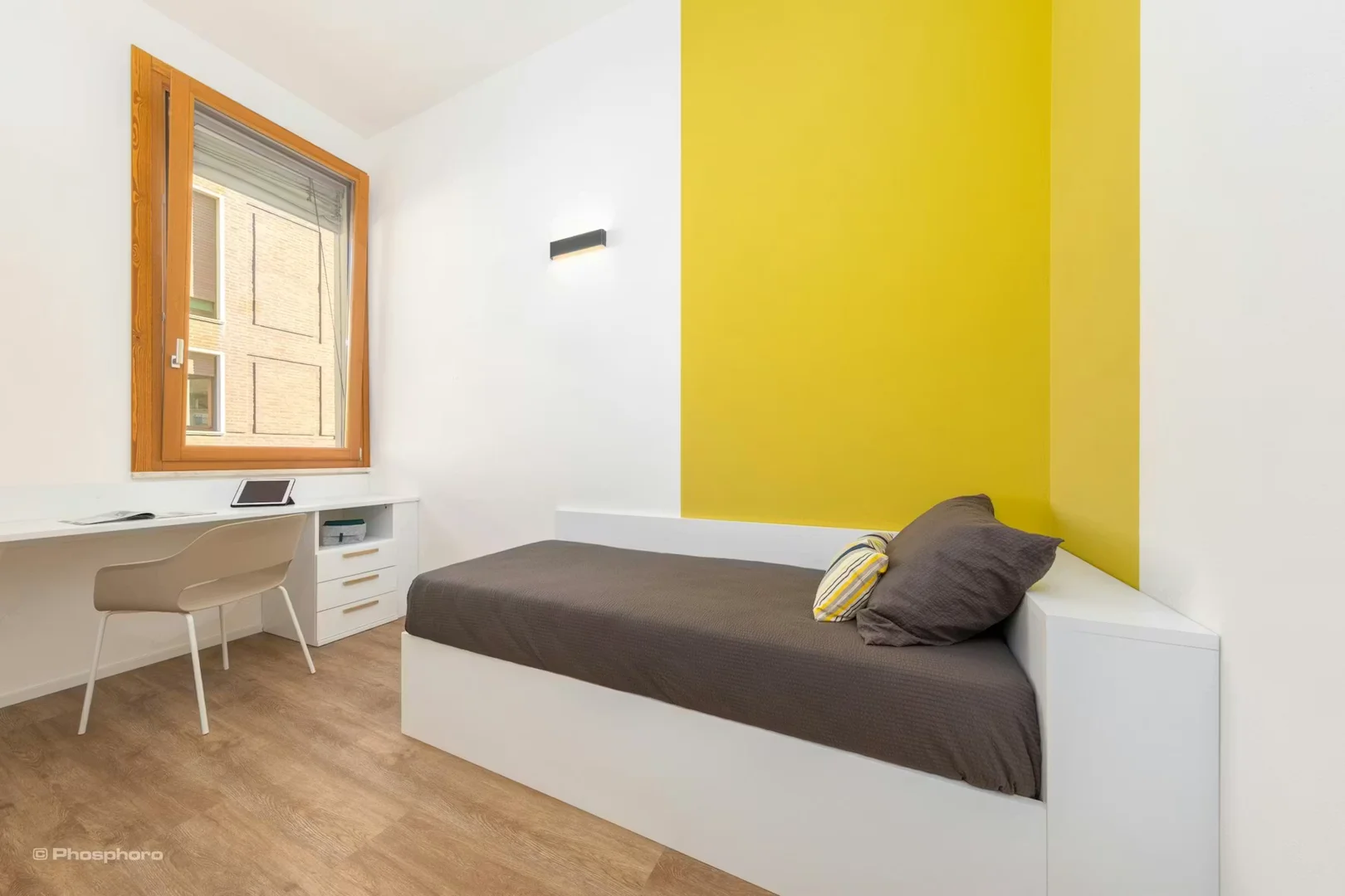 Quarto de estudante confortável e espaçoso em 