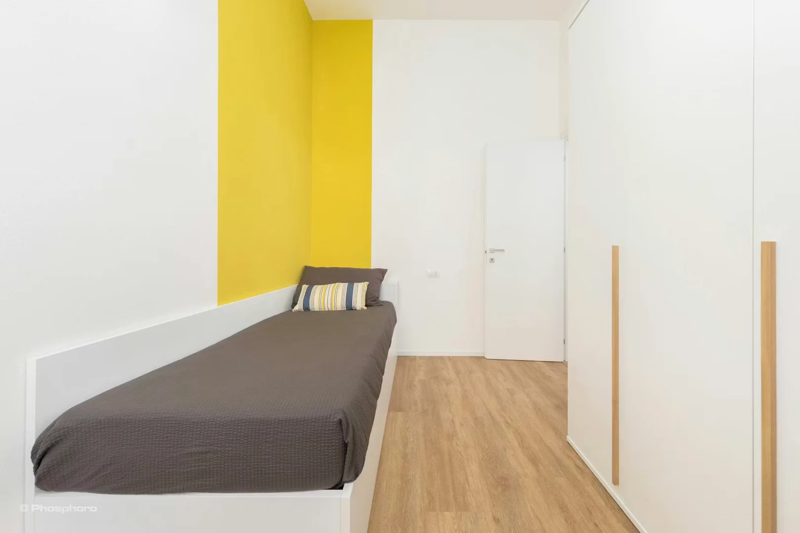 Quarto de estudante económico com localização conveniente em 