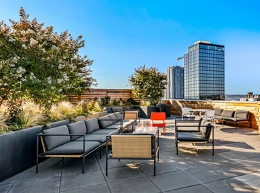 Stanza privata in 15th Avenue Northeast, immagine 24 di 48