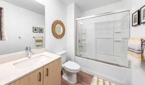 Stanza privata in 15th Avenue Northeast, immagine 44 di 48