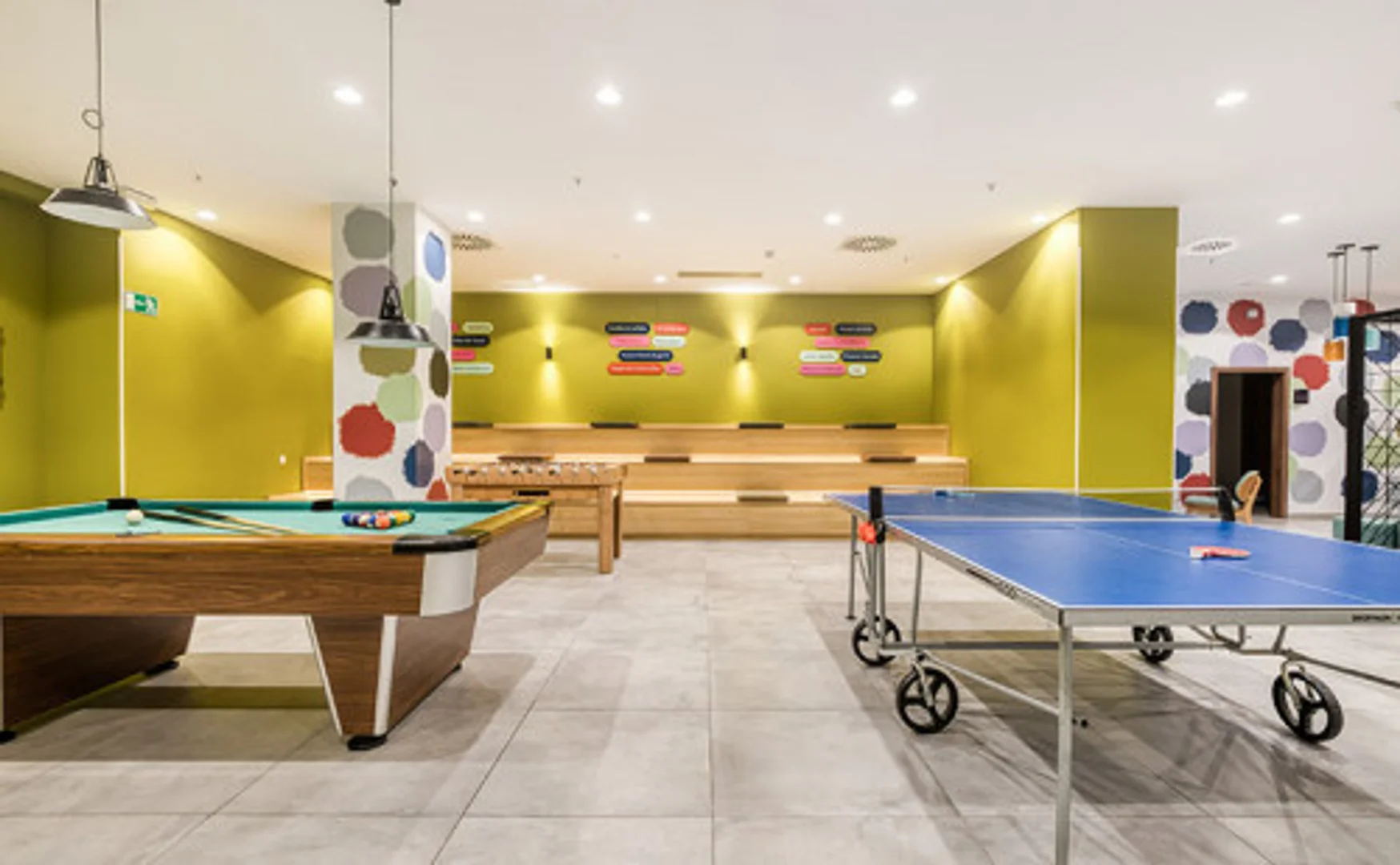 Habitación estudiantil amplia y cómoda en 
