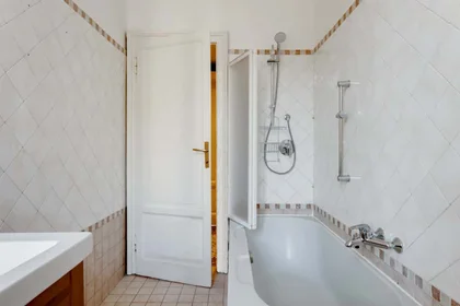 Habitación privada en Via Annibale Caretta 1, Milan. Italy, imagen 12 de 23