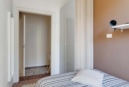 Habitación privada en Via Annibale Caretta 1, Milan. Italy, imagen 3 de 23