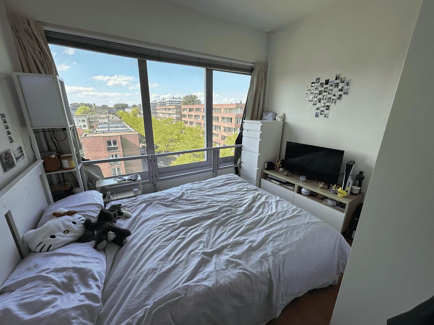 位于的学生公寓，配有学习区域和共用设施