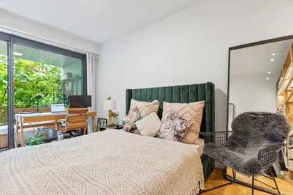 Logement entier à Zimmerstraße, 96, image 2 de 13