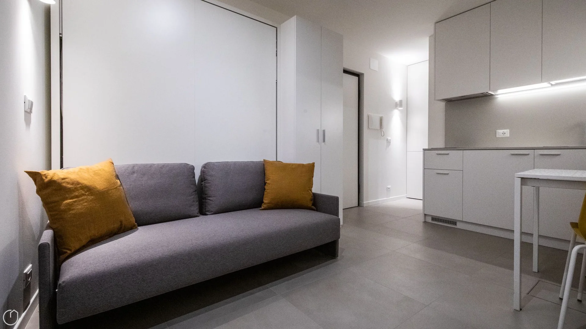 Room for rent in student apartment in , fully furnished