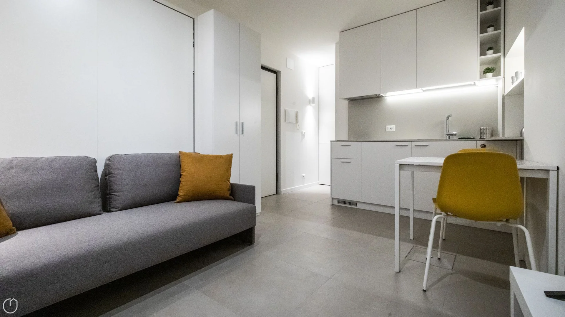 Affordable room for students with ample lighting in 