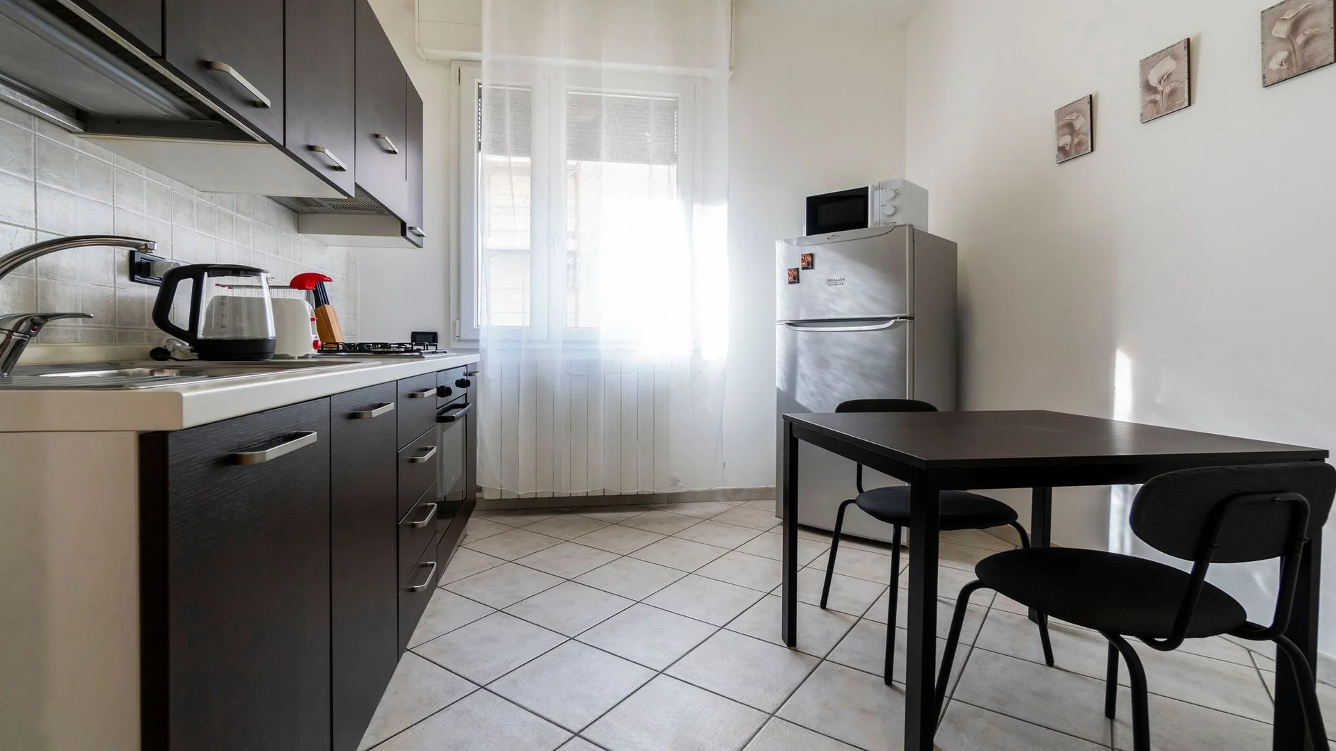 'de modern olanaklara sahip öğrenci dostu oda