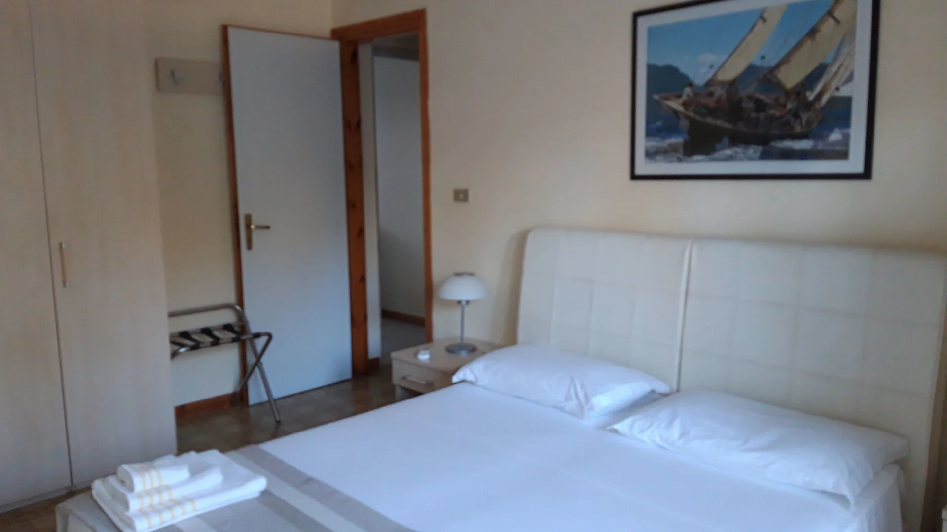 'de öğrenci dairesinde, tamamen mobilyalı kiralık oda