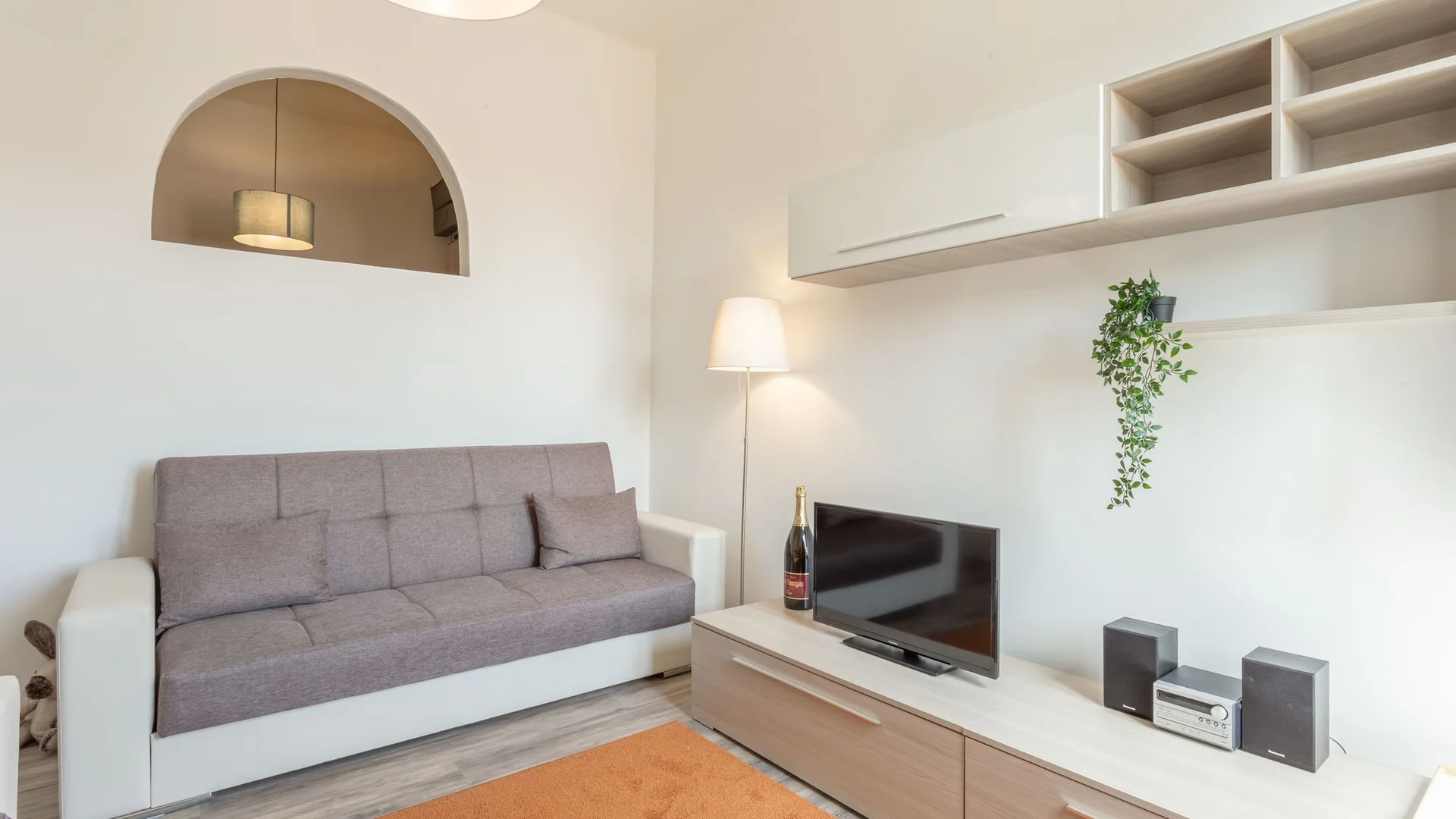 Chambre d'étudiant à  avec espace d'étude et installations communes