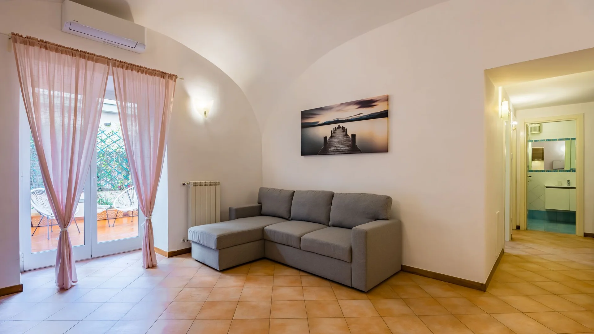'de öğrenci dairesinde, tamamen mobilyalı kiralık oda