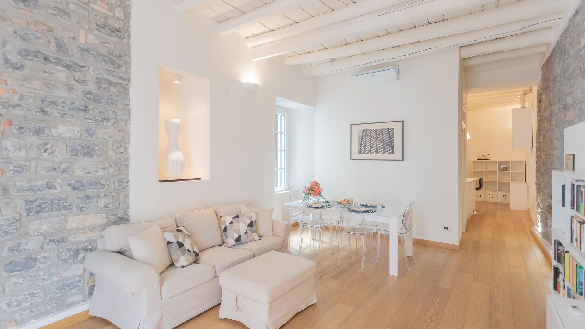Comfortable and spacious student room in 