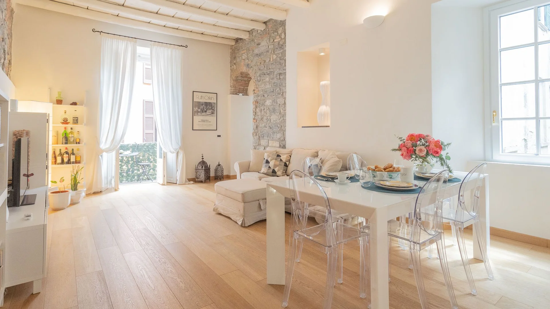Student-friendly room in  with modern amenities