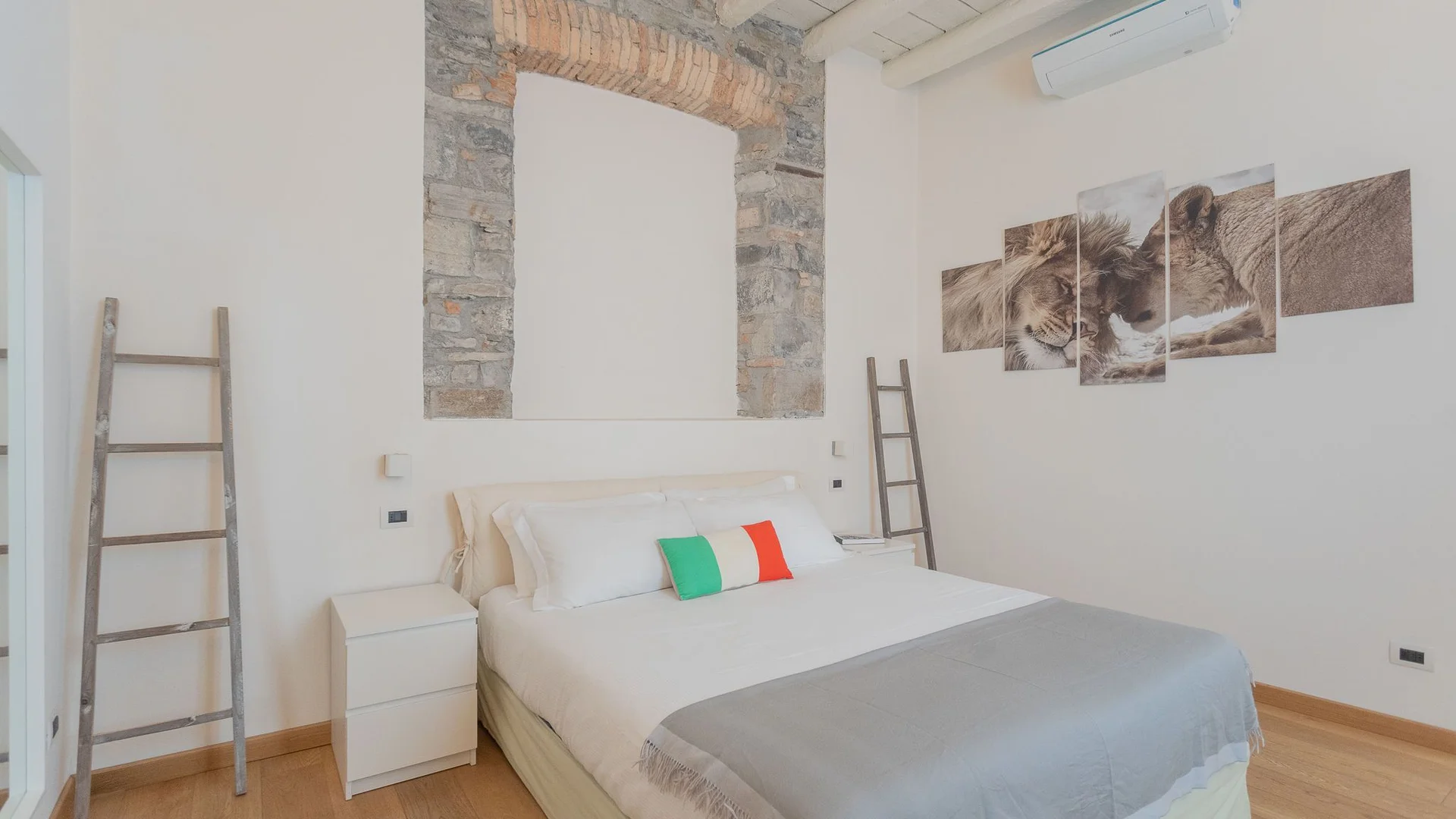 Student-friendly room in  with modern amenities