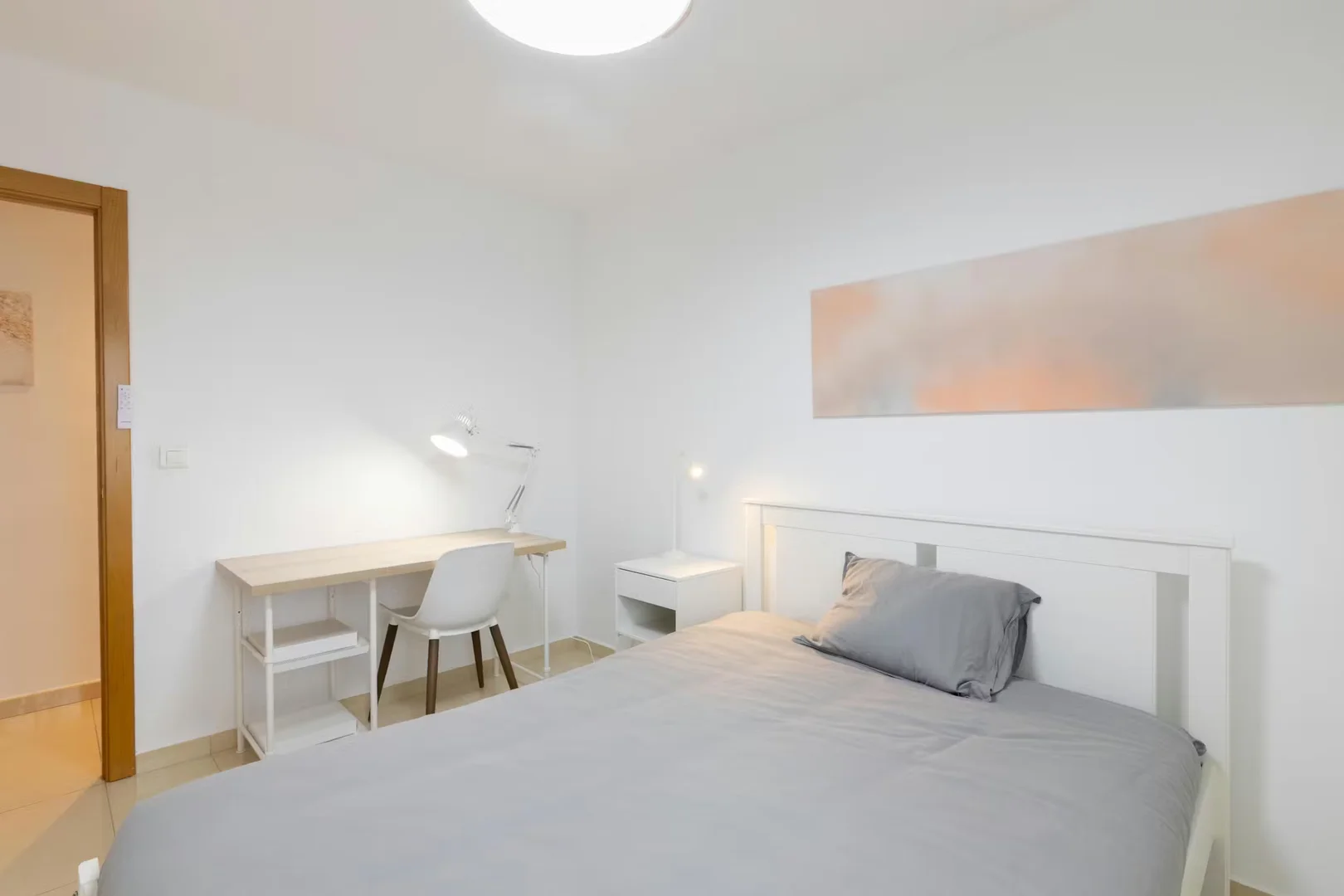 Habitación asequible para estudiantes con buena iluminación en 