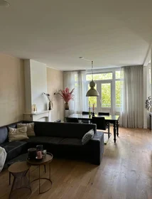 Entire place at Prins Hendrikstraat, Zeeheldenkwartier, image 1 of 8