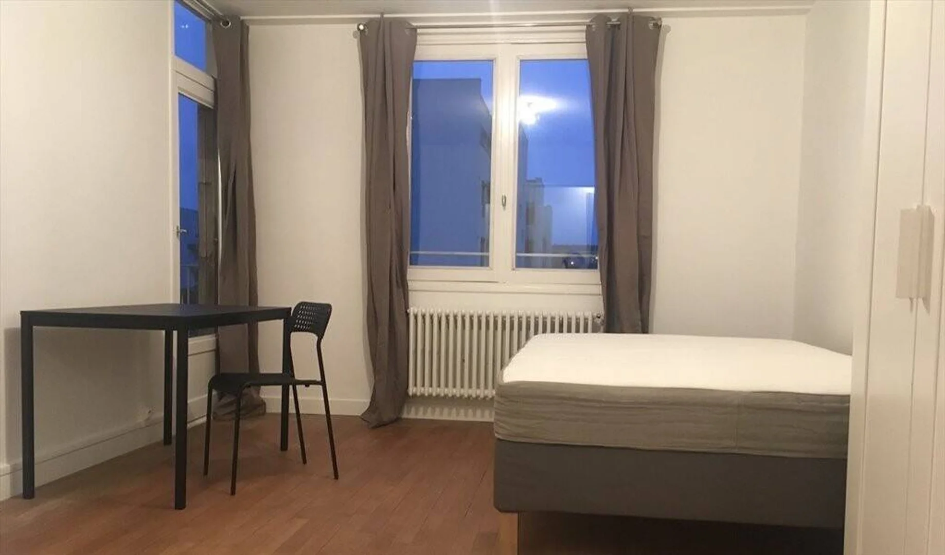 Cozy room for students available in 