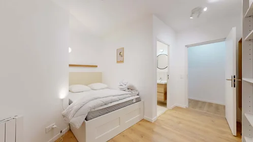 Stanza privata in 2 rue Baudin Montreuil 93100 FR, immagine 1 di 10
