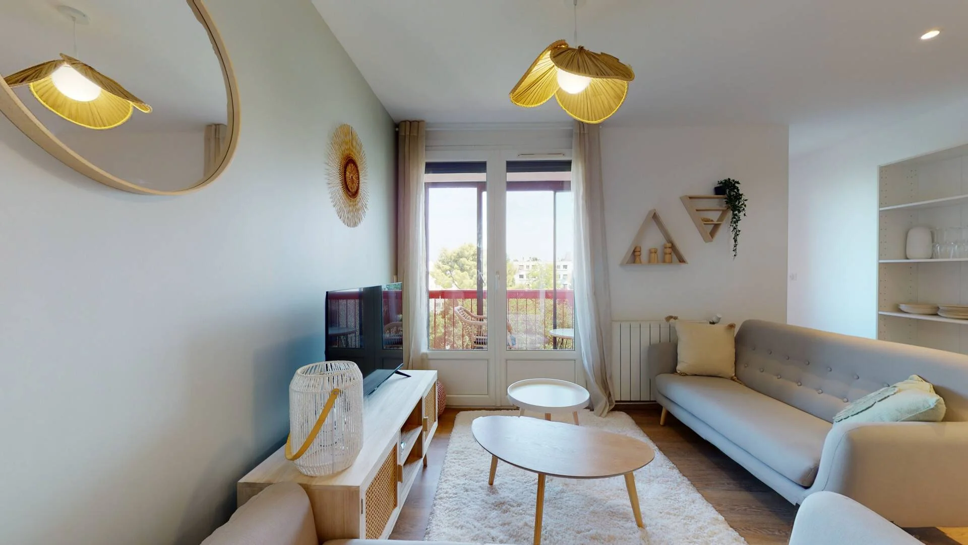 Chambre d'étudiant à  avec espace d'étude et installations communes