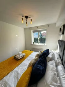 Entire place at Redford Close, image 1 of 10
