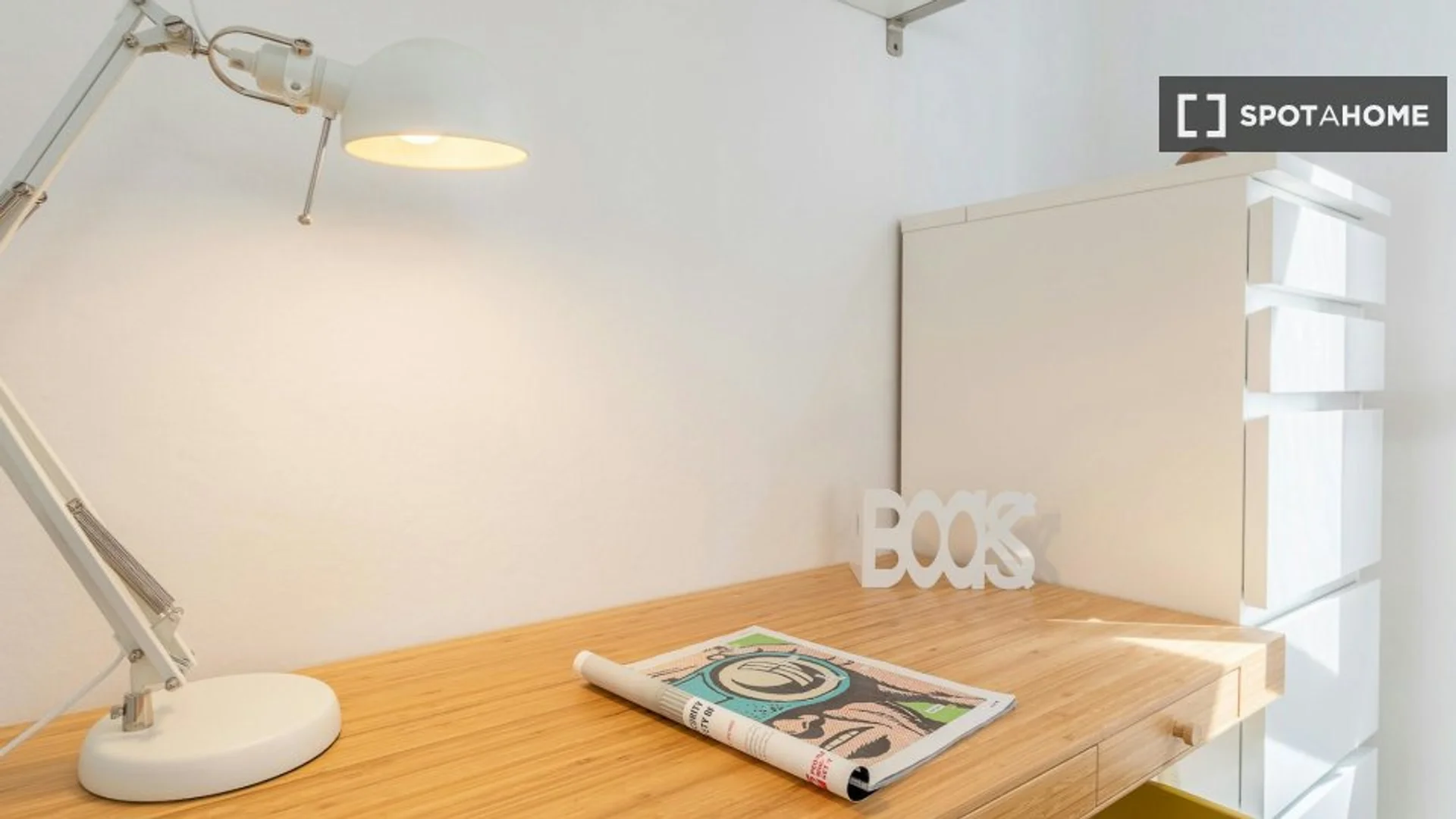 Chambre d'étudiant économique avec emplacement pratique dans