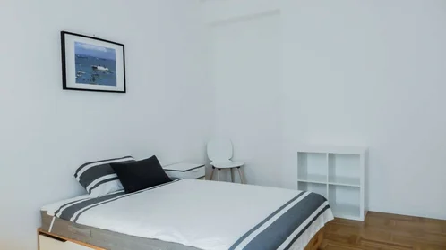 Stanza privata in Via Perini, immagine 1 di 10
