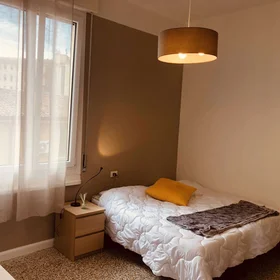 Private room at Via Giovanni Amendola, image 1 of 10