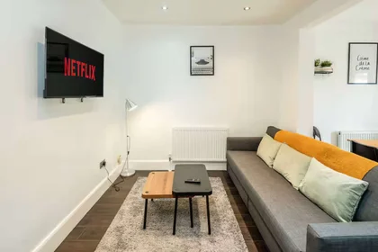 Alojamiento entero en Parkfield Crescent, imagen 1 de 10