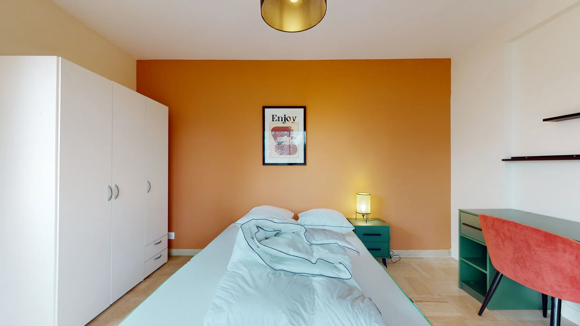 Chambre d'étudiant lumineuse et aérée avec accès facile à l'université dans 