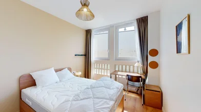 Chambre privée à 94 Rue de la Liberté, 92150, Suresnes, FR, image 1 de 10