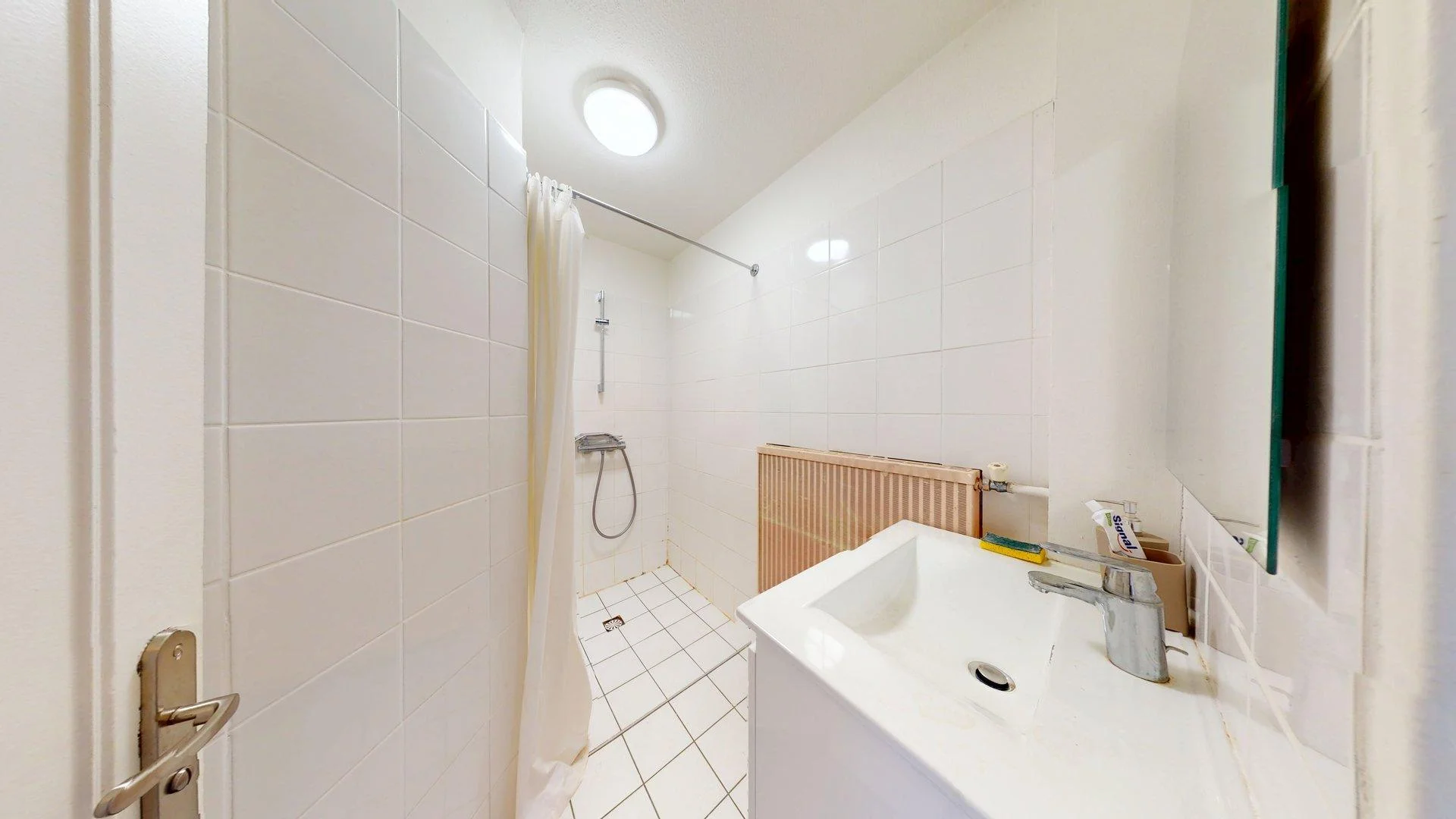 Habitación estudiantil económica con ubicación conveniente en
