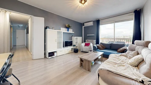 Quarto privado em 83 Rue du 1er Mars 1943, imagem 1 de 10