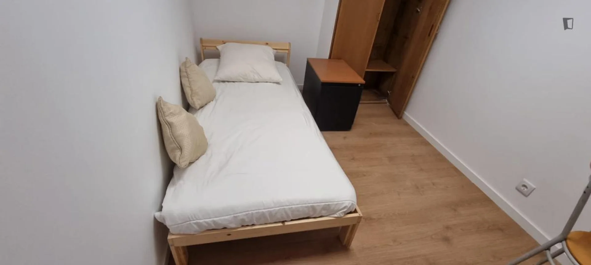 Wygodny i przestronny pokój studencki w 