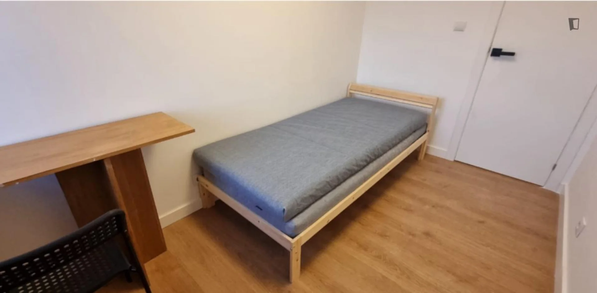 Bezahlbares Zimmer für Studenten mit ausreichender Beleuchtung in 