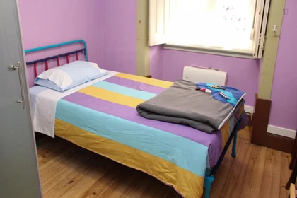 Chambre privée à Rua Bernardim Ribeiro, image 1 de 10