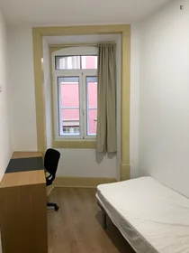 Chambre privée à Rua Corpo de Deus, image 1 de 10
