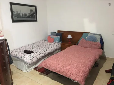 Chambre privée à Calle Esla, image 1 de 10