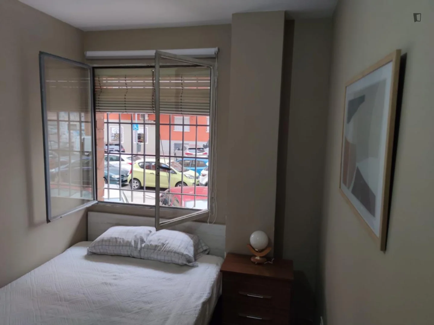 Cozy room for students available in 