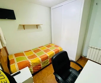 Quarto privado em calle Roncesvalles Villanueva de la Cañada, imagem 2 de 32
