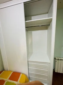 Quarto privado em calle Roncesvalles Villanueva de la Cañada, imagem 3 de 32
