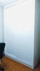 Quarto privado em calle Roncesvalles Villanueva de la Cañada, imagem 5 de 32