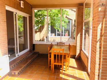 Quarto privado em calle Roncesvalles Villanueva de la Cañada, imagem 10 de 32