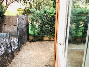 Quarto privado em calle Roncesvalles Villanueva de la Cañada, imagem 23 de 32