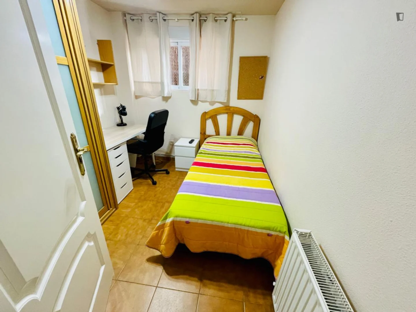 Quarto amigo do estudante em  com comodidades modernas
