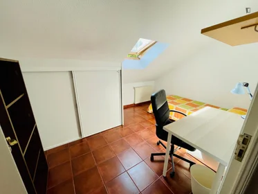 Quarto privado em calle Roncesvalles Villanueva de la Cañada, imagem 1 de 32