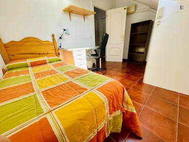 Quarto privado em calle Roncesvalles Villanueva de la Cañada, imagem 2 de 32