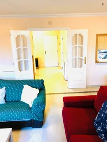 Quarto privado em calle Roncesvalles Villanueva de la Cañada, imagem 24 de 32
