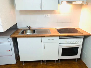 Quarto privado em calle Roncesvalles Villanueva de la Cañada, imagem 28 de 32
