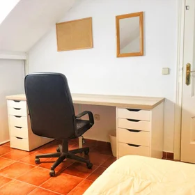 Quarto privado em calle Roncesvalles Villanueva de la Cañada, imagem 5 de 32