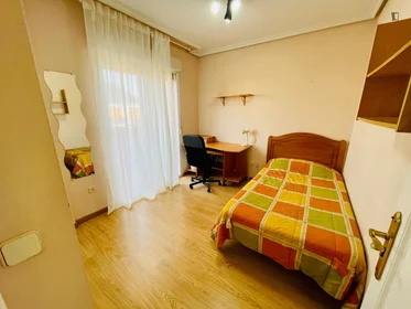 Privatzimmer in der calle Roncesvalles Villanueva de la Cañada, bild 1 von 10